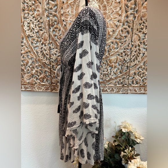 Black and White Patterned Mini Dress - Picture 8 of 11